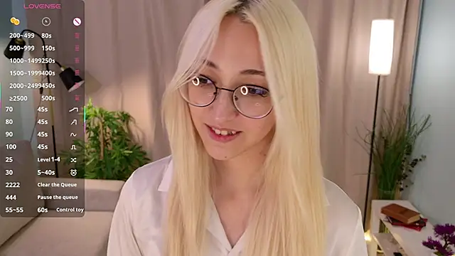 Snapshot of Marry_sharp chatting on October 13, 2025, 9:05 pm Marry sharp online show from October 13, 2025, 9:05 pm