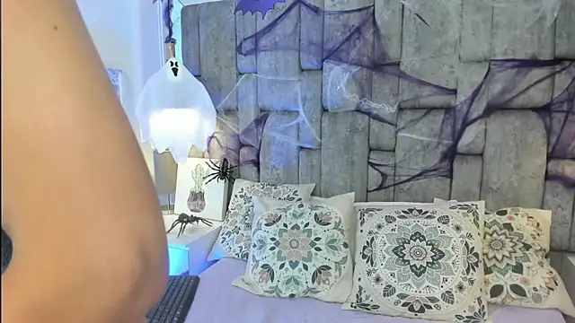 Lizzymarshall1 online show from October 24, 2025, 11:37 pm