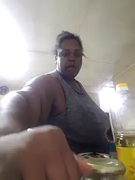 Snapshot of Karamelsaus chatting on October 11, 2025, 9:38 pm Karamelsaus online show from October 11, 2025, 9:38 pm