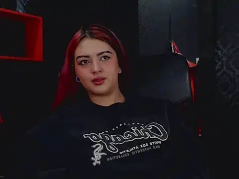 Snapshot of MaviceMur chatting on October 3, 2025, 9:44 am MaviceMur online show from October 3, 2025, 9:44 am