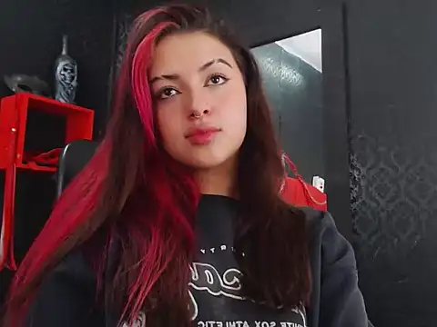 Snapshot of MaviceMur chatting on September 20, 2025, 6:18 am MaviceMur online show from September 20, 2025, 6:18 am