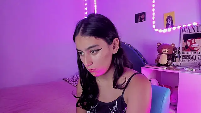 namiiwhite online show from October 5, 2025, 8:10 pm