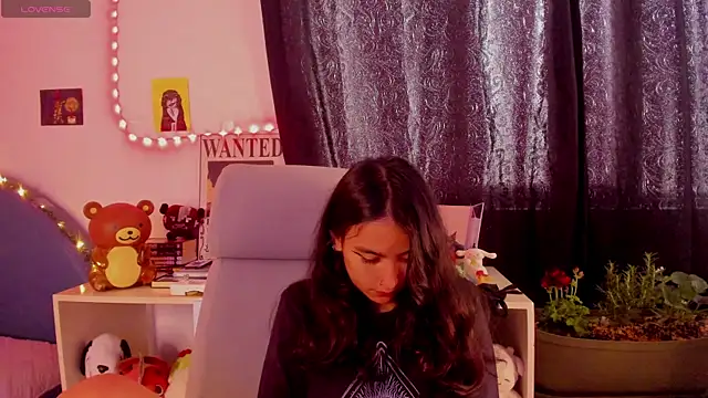 namiiwhite online show from September 28, 2025, 4:36 pm