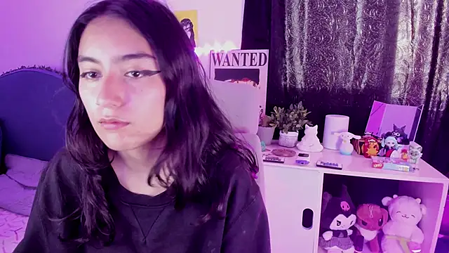 namiiwhite online show from October 11, 2025, 7:48 pm