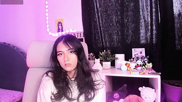 namiiwhite online show from November 2, 2025, 6:35 pm