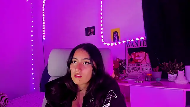 namiiwhite online show from October 4, 2025, 4:36 am