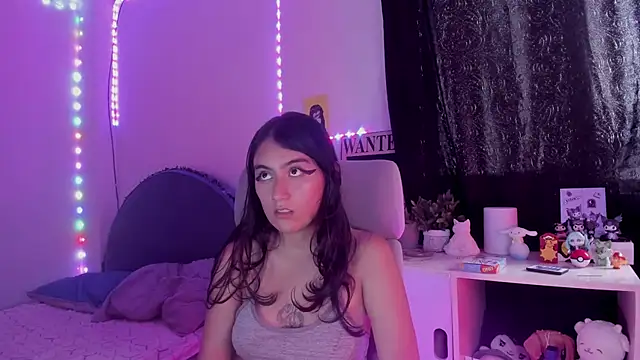 namiiwhite online show from October 17, 2025, 8:54 pm