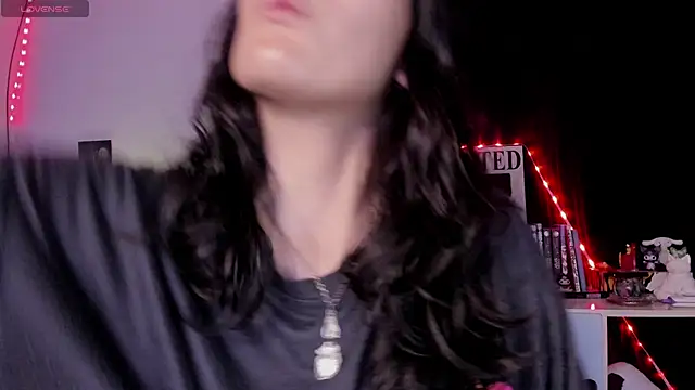 namiiwhite online show from September 26, 2025, 3:02 am