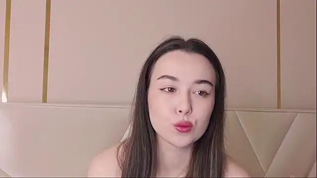 MiaMarlow online show from October 5, 2025, 8:43 pm