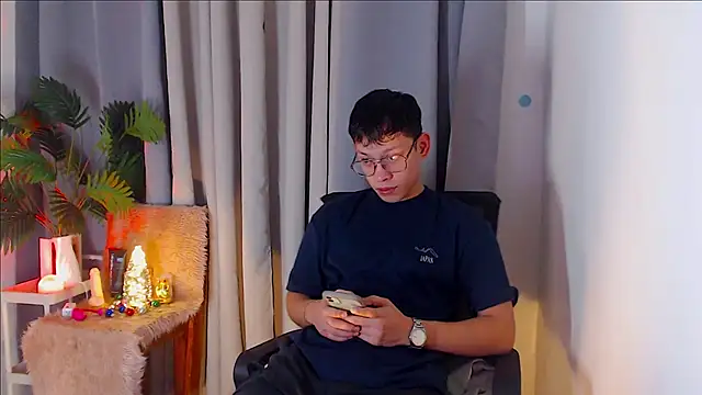 pinkcock froi2305 online show from October 4, 2025, 2:18 pm