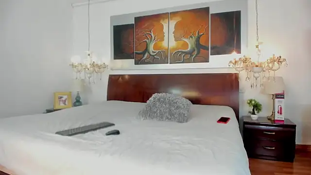 Valentiinoss online show from November 18, 2025, 7:39 pm