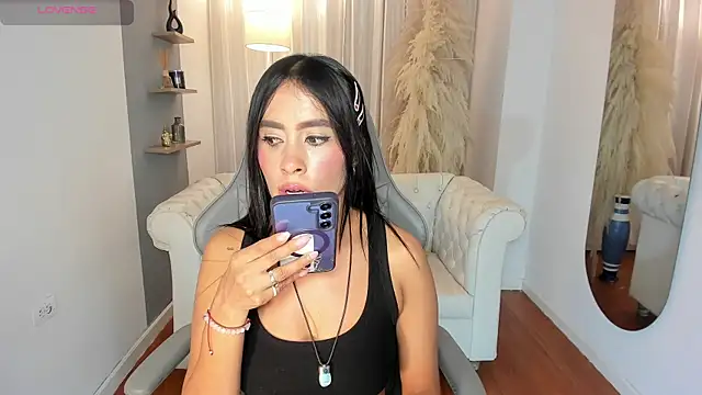 Snapshot of Natalia_Leon8 chatting on September 15, 2025, 4:02 am Natalia Leon8 online show from September 15, 2025, 4:02 am