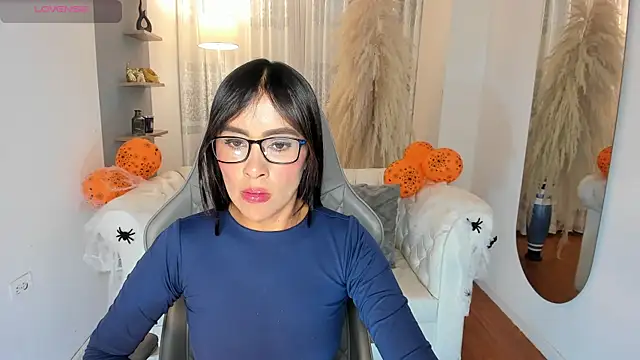 Snapshot of Natalia_Leon8 chatting on October 6, 2025, 4:35 am Natalia Leon8 online show from October 6, 2025, 4:35 am