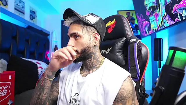 logan hugh8 online show from February 26, 2026, 2:50 pm