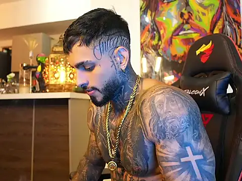 Snapshot of logan_hugh8 chatting on October 4, 2025, 6:37 am logan hugh8 online show from October 4, 2025, 6:37 am