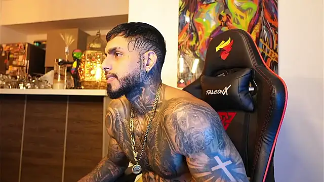 Snapshot of logan_hugh8 chatting on September 28, 2025, 2:07 am logan hugh8 online show from September 28, 2025, 2:07 am