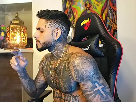 Snapshot of logan_hugh8 chatting on September 21, 2025, 4:06 am logan hugh8 online show from September 21, 2025, 4:06 am