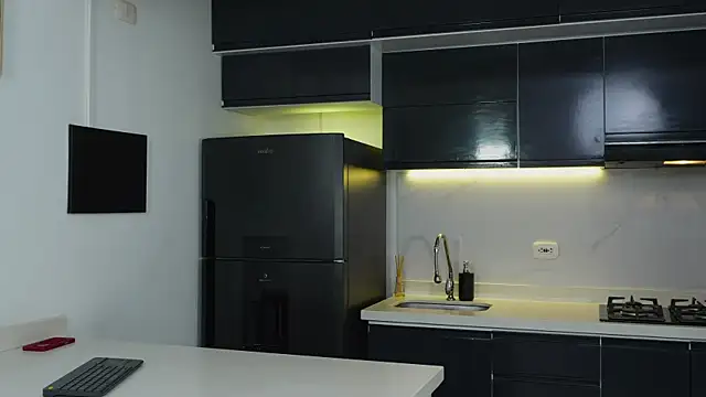 Snapshot of Timmyshy_ chatting on November 13, 2025, 10:13 pm Timmyshy online show from November 13, 2025, 10:13 pm