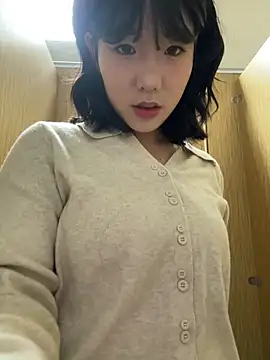 luluya1314 online show from April 8, 2026, 11:22 am