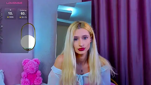 Snapshot of Monica_Leen chatting on October 27, 2025, 6:36 am Monica Leen online show from October 27, 2025, 6:36 am