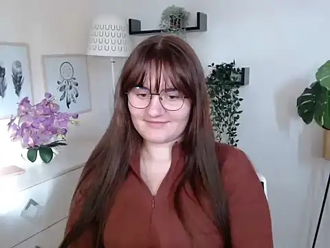 Snapshot of Julie_Diamond chatting on October 16, 2025, 12:35 pm Julie Diamond online show from October 16, 2025, 12:35 pm