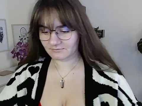 Snapshot of Julie_Diamond chatting on September 23, 2025, 12:34 pm Julie Diamond online show from September 23, 2025, 12:34 pm