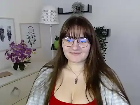 Snapshot of Julie_Diamond chatting on October 13, 2025, 12:29 pm Julie Diamond online show from October 13, 2025, 12:29 pm