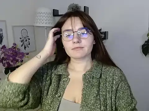 Snapshot of Julie_Diamond chatting on October 8, 2025, 12:39 pm Julie Diamond online show from October 8, 2025, 12:39 pm