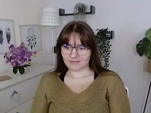 Snapshot of Julie_Diamond chatting on October 17, 2025, 12:29 pm Julie Diamond online show from October 17, 2025, 12:29 pm