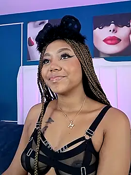 Snapshot of AngelaRoberts chatting on October 16, 2025, 4:21 am AngelaRoberts online show from October 16, 2025, 4:21 am