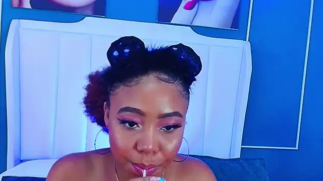 Snapshot of AngelaRoberts chatting on October 20, 2025, 4:36 am AngelaRoberts online show from October 20, 2025, 4:36 am