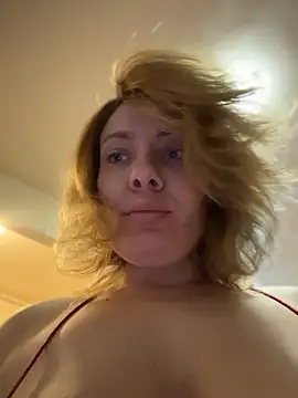Snapshot of emmasweett11 chatting on April 12, 2026, 8:12 pm emmasweett11 online show from April 12, 2026, 8:12 pm