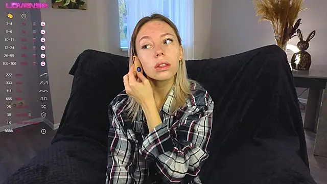 NyxaThorn online show from September 27, 2025, 2:56 pm