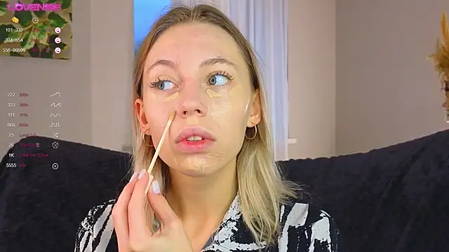 NyxaThorn online show from October 10, 2025, 2:40 pm