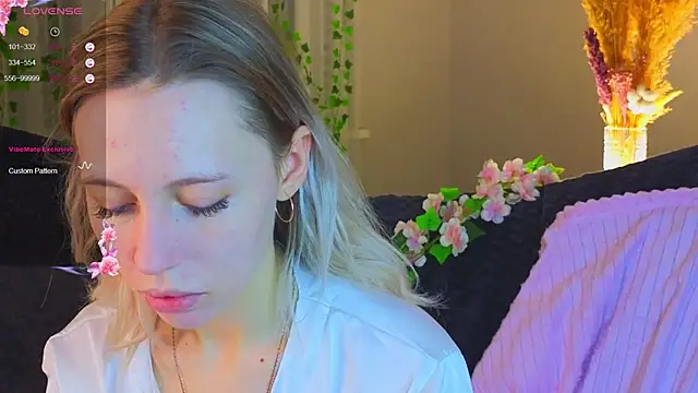 NyxaThorn online show from December 5, 2025, 2:37 pm