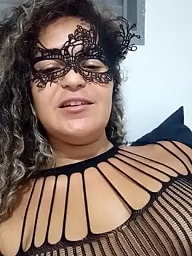 RaphinhaSanches online show from December 16, 2025, 2:32 pm