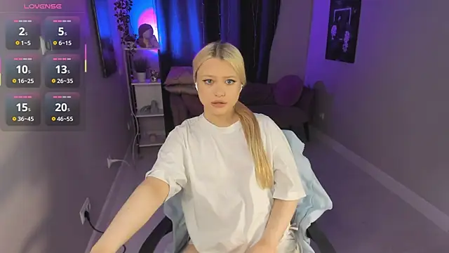 Snapshot of Millie_Vanillies chatting on October 8, 2025, 1:34 pm Millie Vanillies online show from October 8, 2025, 1:34 pm