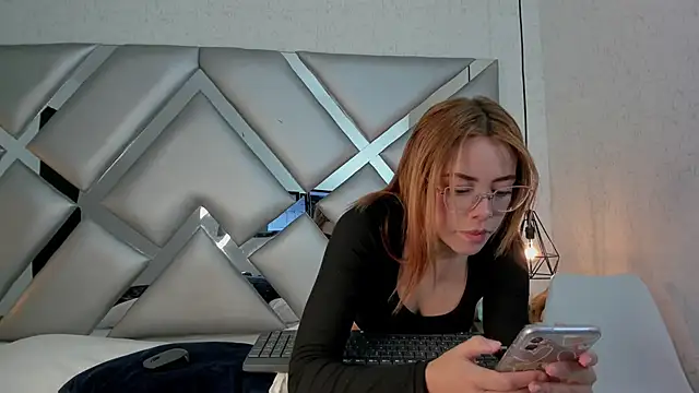 CRISTALEVANS VC online show from October 24, 2025, 6:23 am