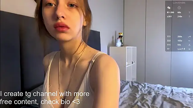 Snapshot of EllieDream chatting on October 10, 2025, 8:04 am EllieDream online show from October 10, 2025, 8:04 am