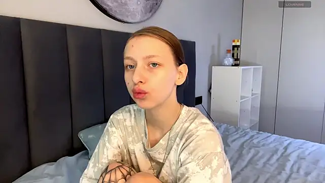 Snapshot of EllieDream chatting on September 30, 2025, 7:03 am EllieDream online show from September 30, 2025, 7:03 am