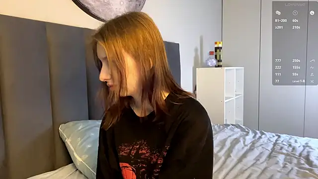 Snapshot of EllieDream chatting on September 29, 2025, 7:04 am EllieDream online show from September 29, 2025, 7:04 am