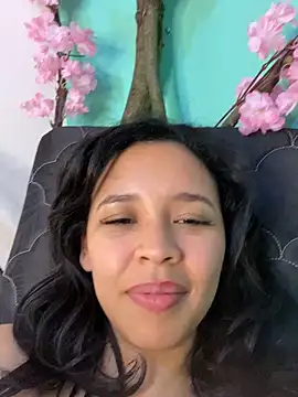 Esmeraldagh  online show from October 3, 2025, 10:55 pm