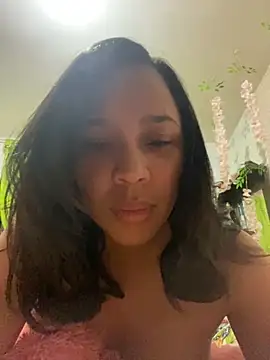 Esmeraldagh  online show from October 31, 2025, 10:45 am