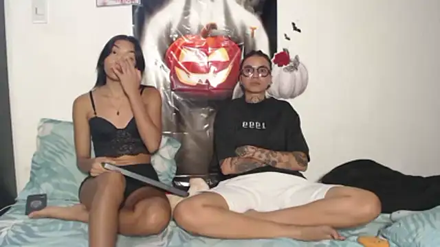 Snapshot of ParisAndVi chatting on October 29, 2025, 11:25 pm ParisAndVi online show from October 29, 2025, 11:25 pm