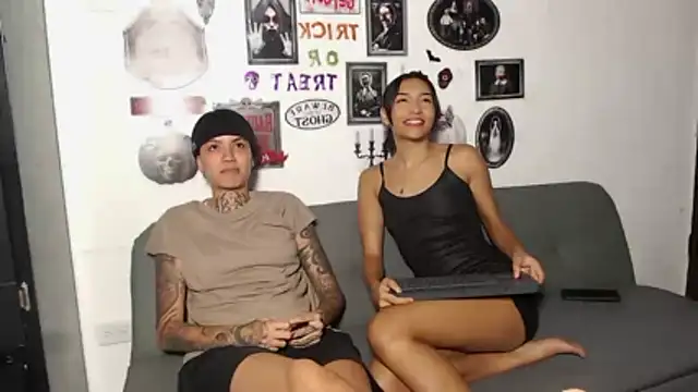 Snapshot of ParisAndVi chatting on October 26, 2025, 8:20 pm ParisAndVi online show from October 26, 2025, 8:20 pm