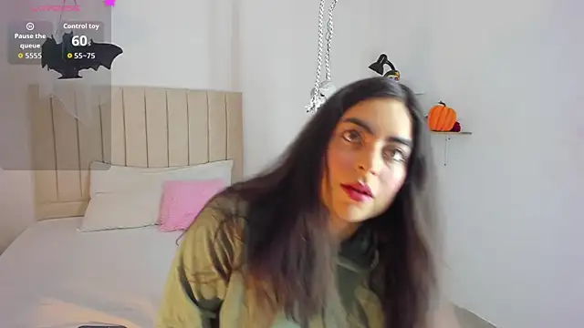 Snapshot of sashaa_petit chatting on October 29, 2025, 11:31 am sashaa petit online show from October 29, 2025, 11:31 am