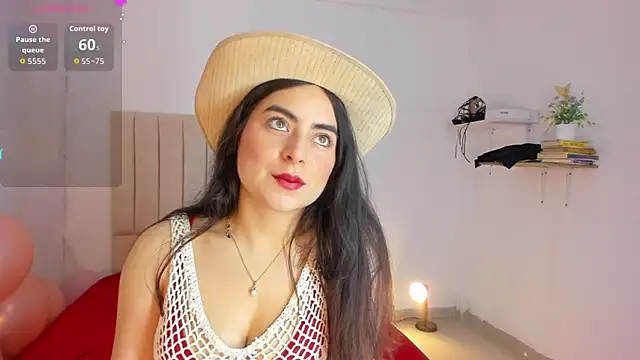 Snapshot of sashaa_petit chatting on October 17, 2025, 11:56 am sashaa petit online show from October 17, 2025, 11:56 am