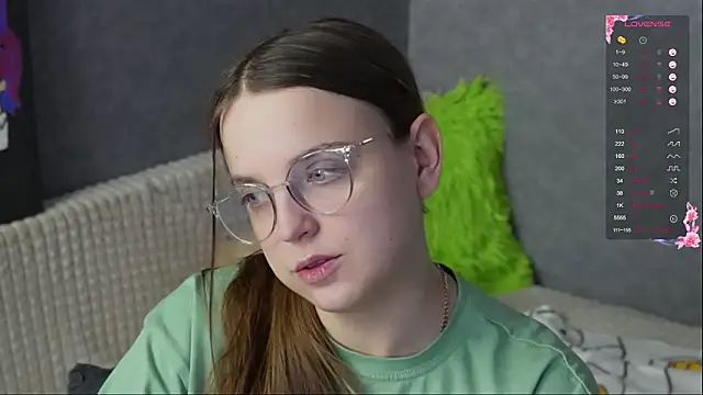 Snapshot of Violetwin chatting on February 22, 2026, 9:33 am Violetwin online show from February 22, 2026, 9:33 am