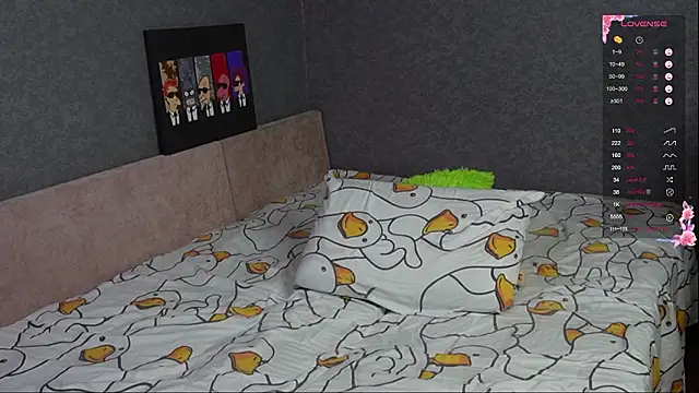 Snapshot of Violetwin chatting on February 5, 2026, 6:48 pm Violetwin online show from February 5, 2026, 6:48 pm