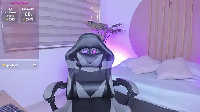 Snapshot of rei_cos chatting on October 1, 2025, 12:20 pm rei cos online show from October 1, 2025, 12:20 pm